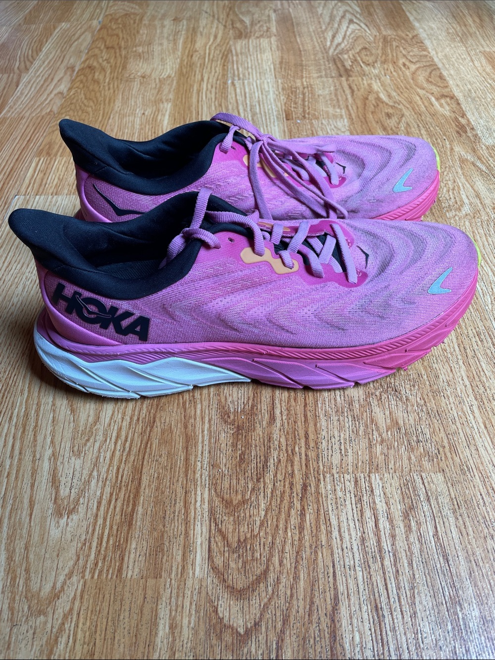 Hoka One One Arahi 6